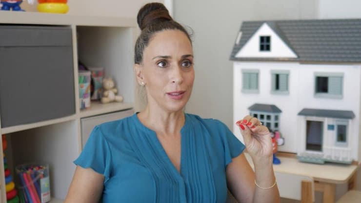 יעל צבי סבן, מנהלת תחום הטיפול הרגשי במרכז רואים דרך