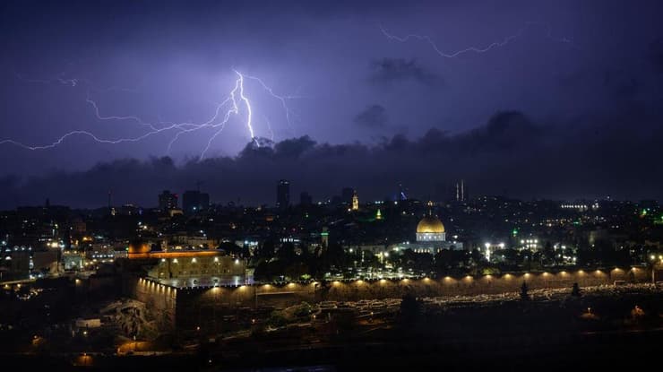 סופת ברקים ורעמים בירושלים