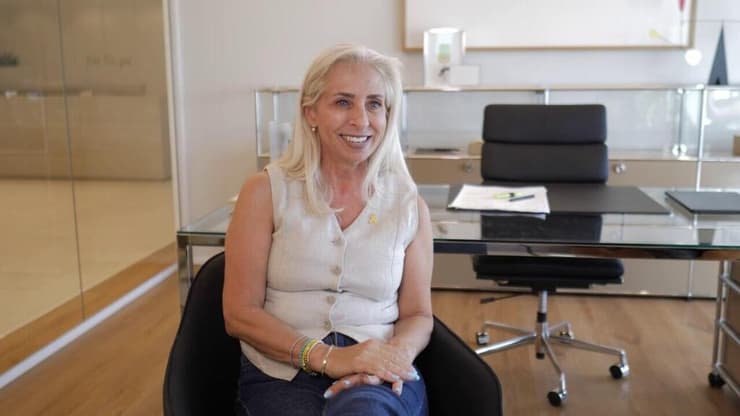 ריקי רביוב, מייסדת מרכז רואים דרך