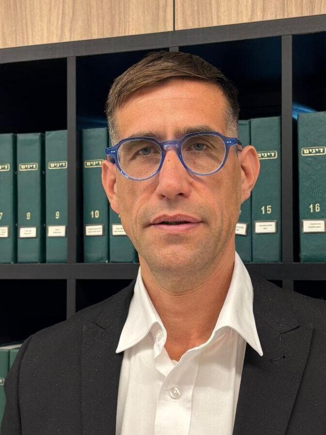 עו"ד דן סביון