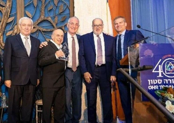 שרנסקי מקבל את הפרס