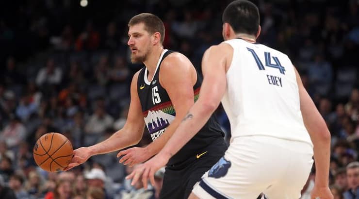 ניקולה יוקיץ' בפעולה