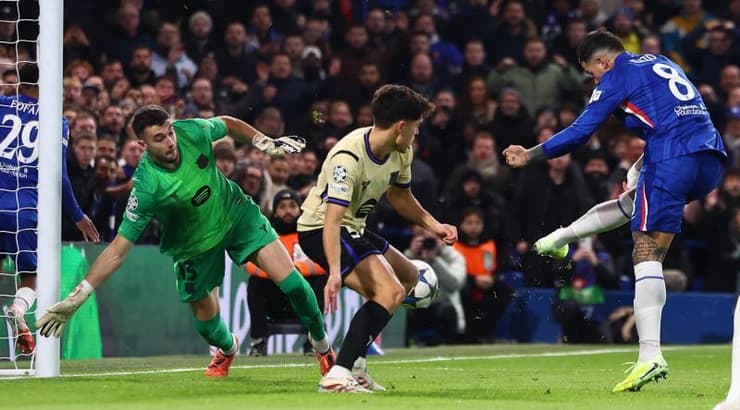 אנסו פרננדס כובש את השער שנפסל