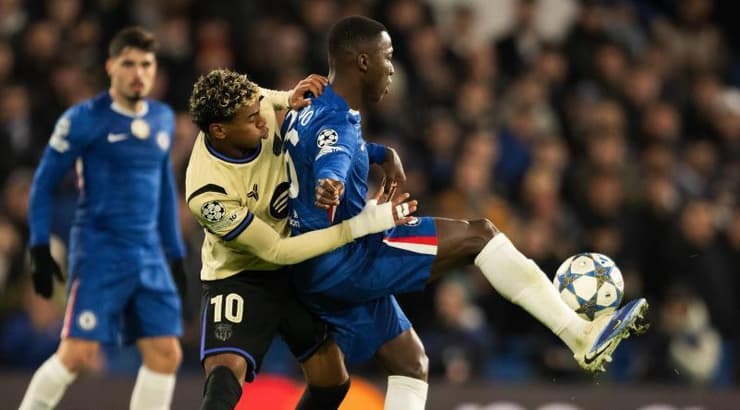 לאמין ימאל ומויסס קאייסדו במאבק