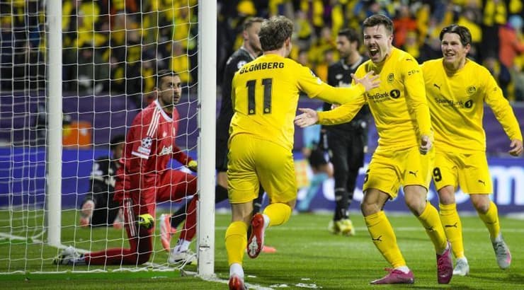 שחקני בודה גלימט חוגגים