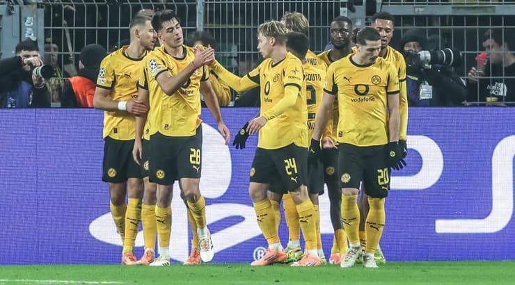 שחקני דורטמונד חוגגים