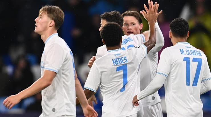 שחקני נאפולי חוגגים