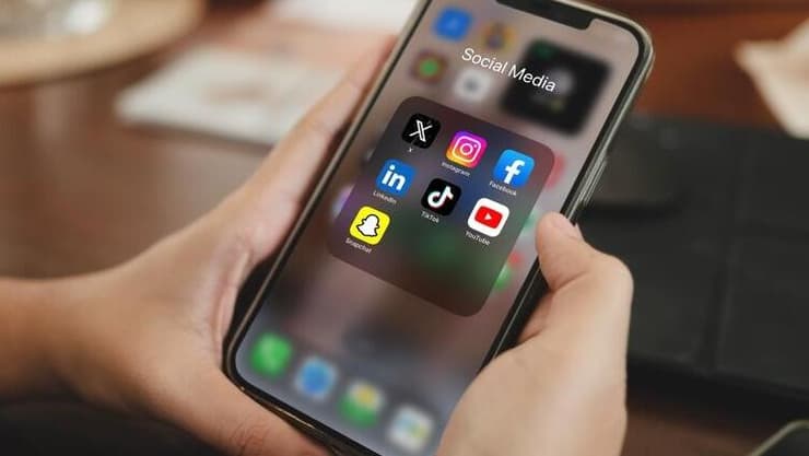 טלפון, רשתות חברתיות, רשת חברתית