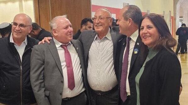 ניר ברקת ודודי אמסלם בקלפי לבחירות לועידת הליכוד