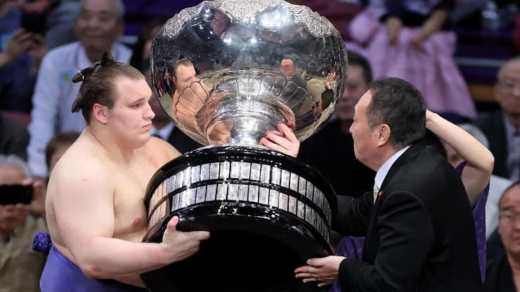 אאונישיקי אראטה 