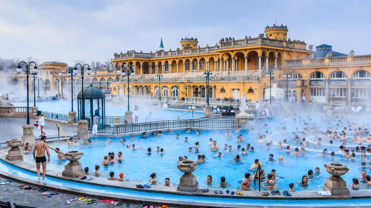 מרחצאות סצ'ניי המפורסמים בבירה ההונגרית