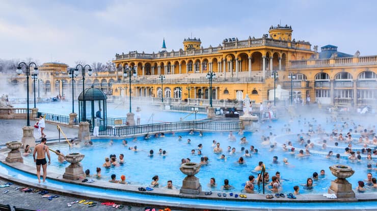 מרחצאות סצ'ניי המפורסמים בבירה ההונגרית