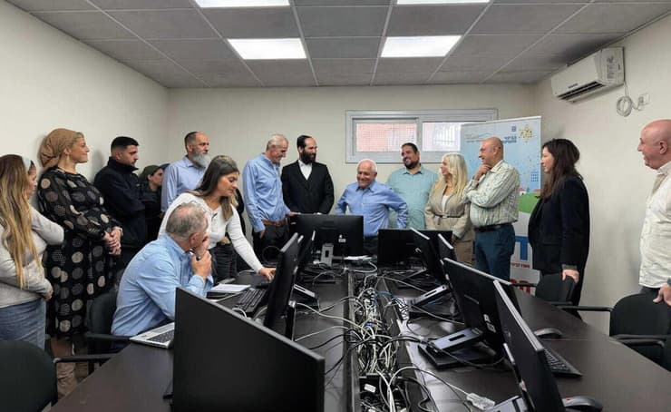 שר הבינוי והשיכון חיים כץ וצמרת משרדו פותחים את ההגרלה ה 10- של דירה בהנחה