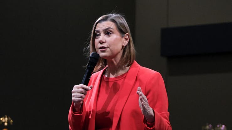 ארה"ב אליסה סלוטקין קלי חברת סנאטור סרטון סירוב פקודות לא חוקיות