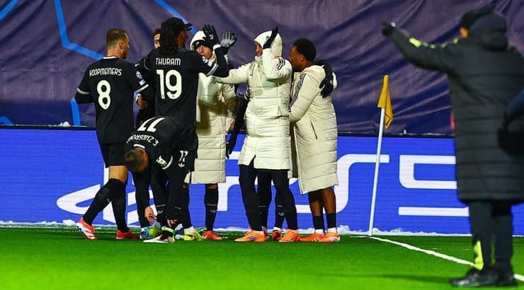 שחקני יובנטוס חוגגים את ה-2:3