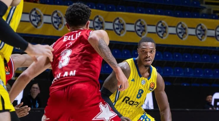 לוני ווקר בפעולה