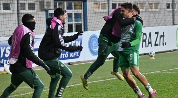 שחקני מכבי חיפה חוגגים (האתר הרשמי של מכבי חיפה) שחקני מכבי חיפה חוגגים