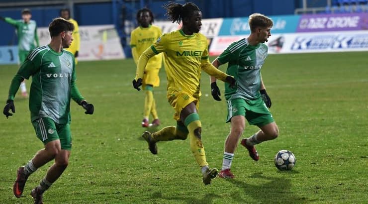 שחקני מכבי חיפה רק רוצים לשמוע את השריקה (האתר הרשמי של מכבי חיפה) שחקני מכבי חיפה רק רוצים לשמוע את השריקה