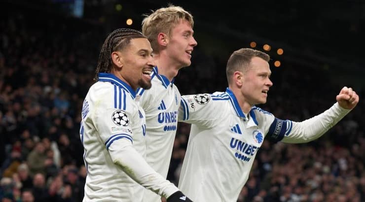 שחקני קופנהאגן חוגגים נגד קייראט (IMAGO) שחקני קופנהאגן חוגגים נגד קייראט