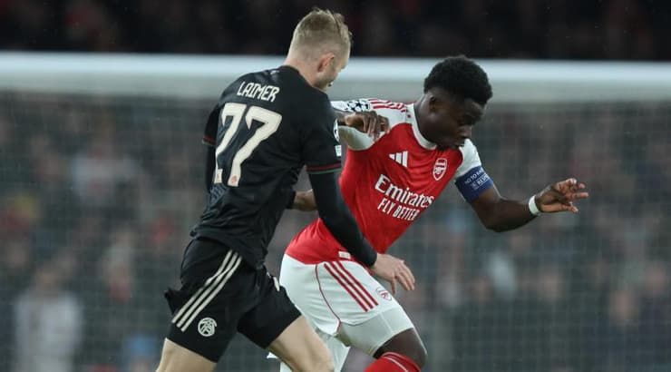 בוקאיו סאקה וקונארד לאימר במאבק (IMAGO) בוקאיו סאקה וקונארד לאימר במאבק