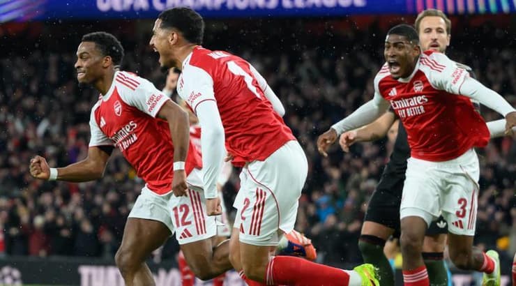 שחקני ארסנל חוגגים (IMAGO) שחקני ארסנל חוגגים