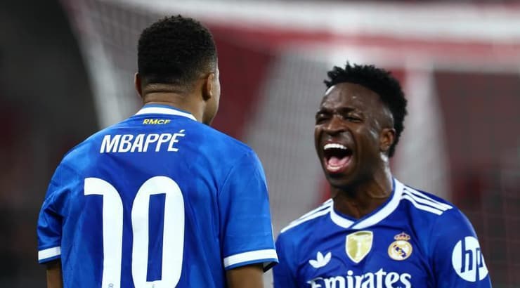 ויניסיוס וקיליאן אמבפה חוגגים