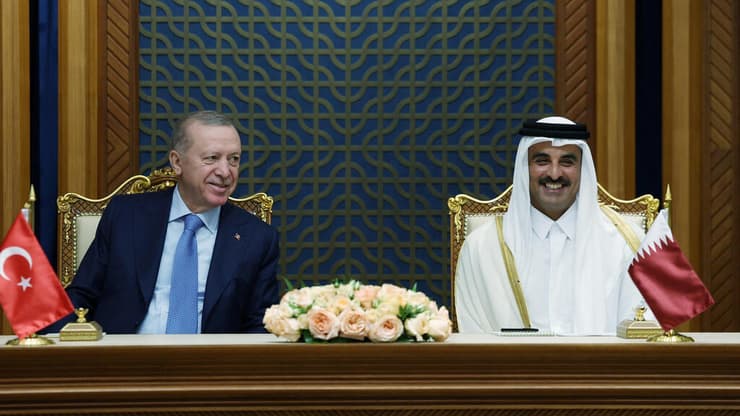 פגישה של נשיא טורקיה רג'פ טאיפ ארדואן ואמיר קטאר תמים בן חמד אל-ת'אני