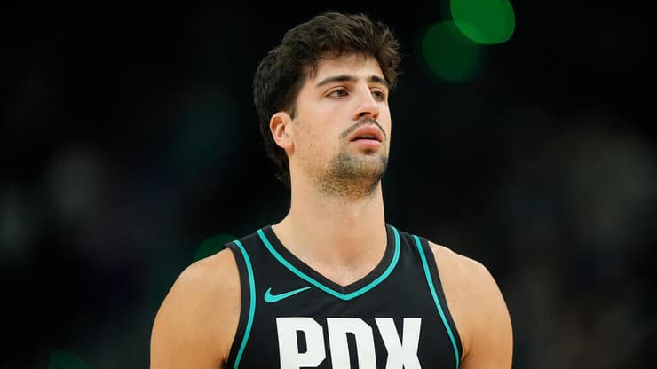 שוב נפגע בגבו. אבדיה (צילום: AP Photo/Aaron Gash) אבדיה