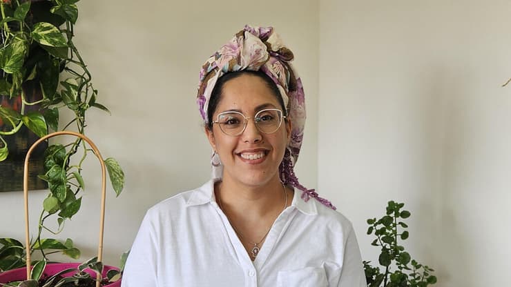 "המטופלים מגיעים למקום המוכר והבטוח - איש הצוות עושה את היתר".
גליה שמעוני, האחראית על המערך האמבולטורי בבית רבקה (באדיבות המרכז הרפואי שיקומי-גריאטרי בית רבקה) גליה שמעוני, האחראית על המערך האמבולטורי בבית רבקה