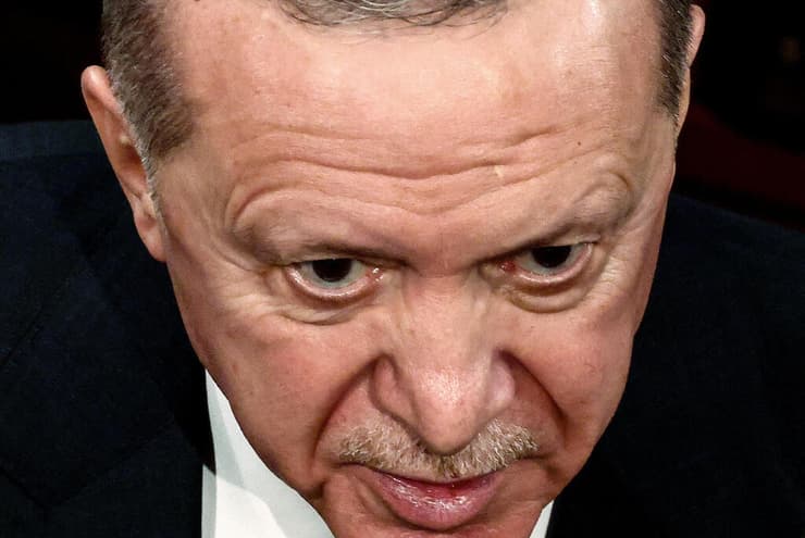 נשיא טורקיה ארדואן נואם מול האפיפיור ליאו ה-14 ב אנקרה