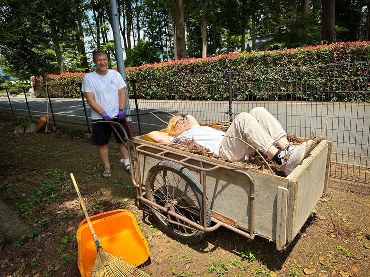 בזמן עבודות הבוקר, אפשר גם להשתעשע