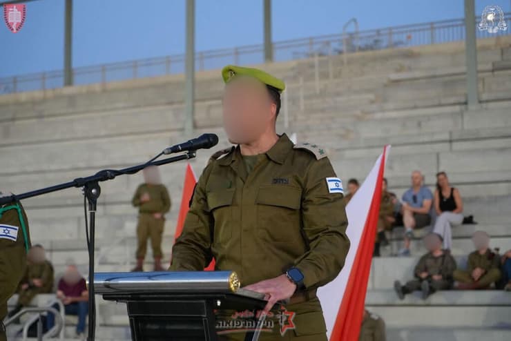 אל"ם ע' נואם בסיום קורס בבית הספר לרפואה של צה"ל (צילום: דו"צ) אל"ם ע', מפקד בית הספר לרפואה, צה"ל