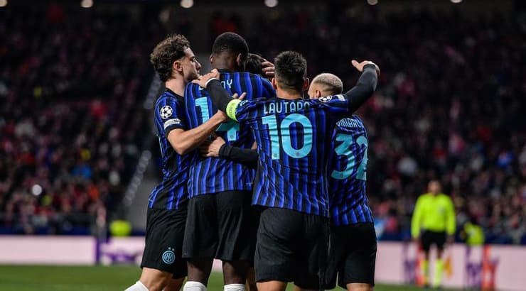 שחקני אינטר חוגגים (IMAGO) שחקני אינטר חוגגים