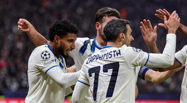 שחקני אטאלנטה חוגגים (IMAGO) שחקני אטאלנטה חוגגים