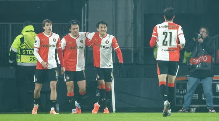 שחקני פיינורד חוגגים