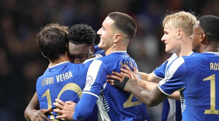 שחקני פורטו חוגגים את השער השלישי