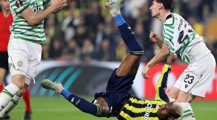 אנדרסון טליסקה עם ניסיון וירטוזואי למספרת