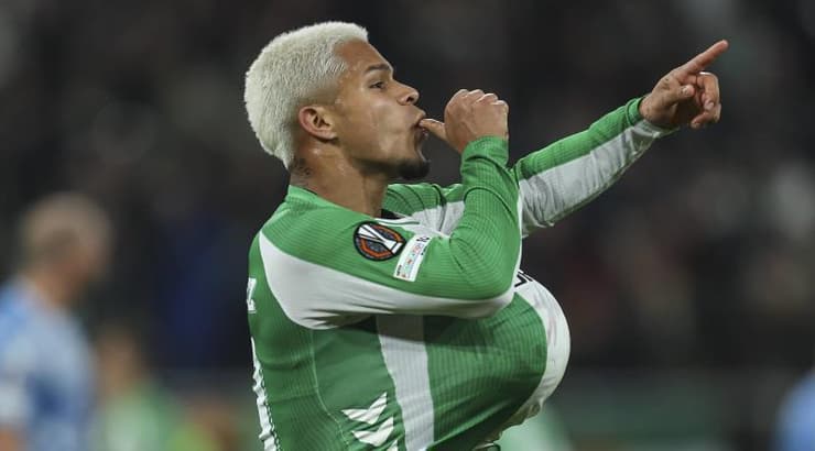 קוצ’ו הרננדס חוגג שער