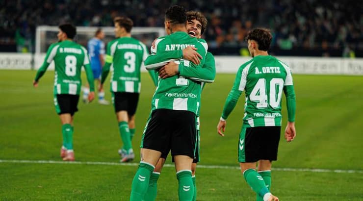 אזלזולי חוגג עם אנטוני