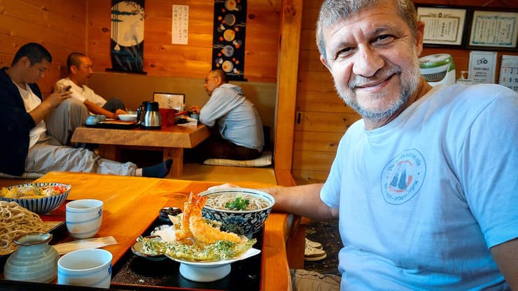 אוכלים בין השיעורים