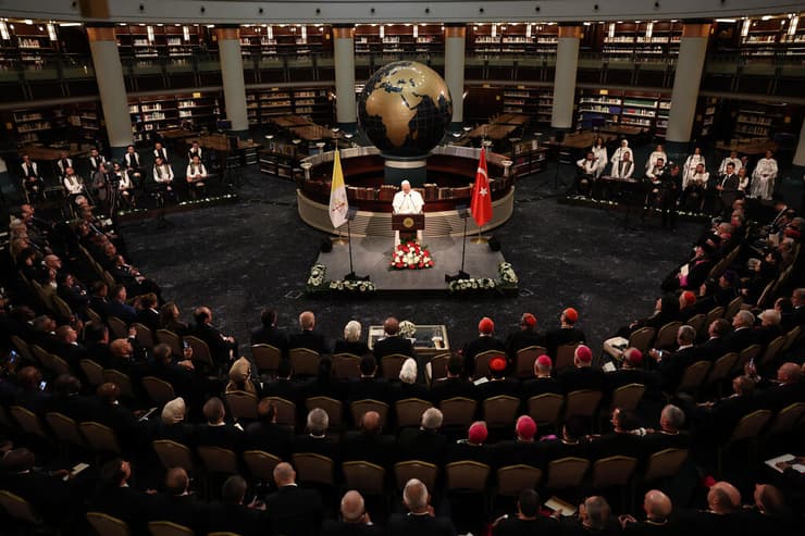 האפיפיור ליאו ה-14 ב אנקרה טורקיה נאום בארמון הנשיאות מול ארדואן