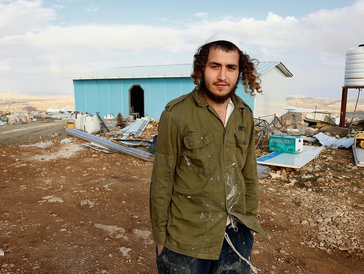 יעקב מנדלסון במאחז צור משגבי. "תמצא פה חרדים מכל הסוגים, ליטאים, חסידים וספרדים. לא התגייסתי לצבא, אבל זה השירות שלי" (צילום: שאול גולן) yk14593464