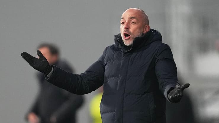 החליט לעזוב. לאזטיץ' (צילום: AP Photo/Darko Vojinovic) לאזטיץ'