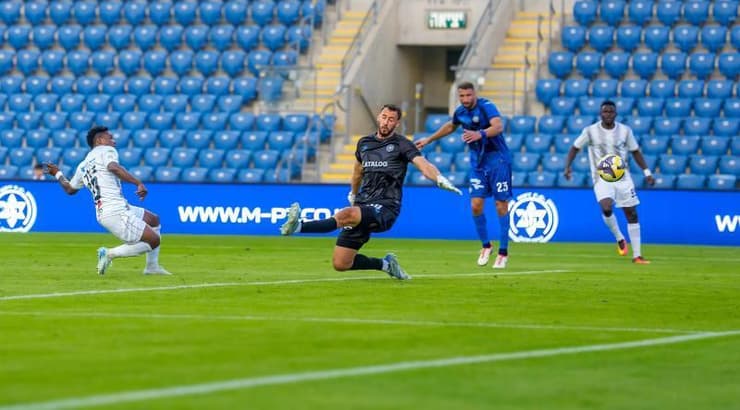 כריסטיאן בלה כובש