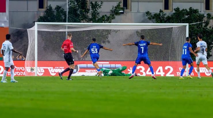 שחקני מכבי פתח תקווה מאושרים