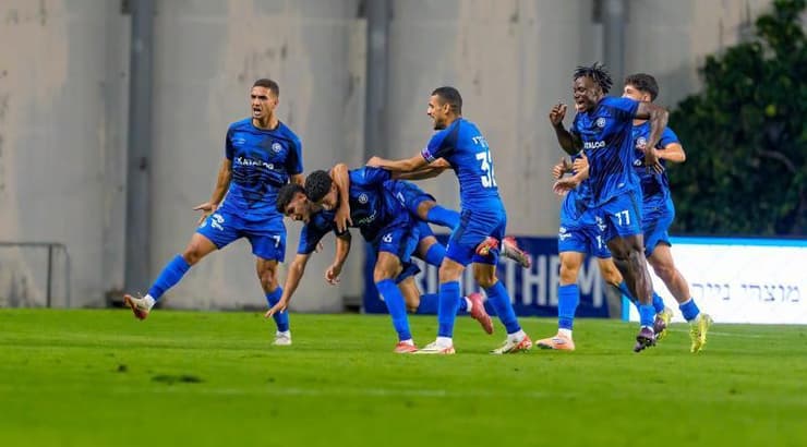 שחקני מכבי פתח תקווה בטירוף