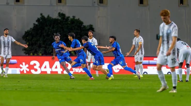 שחקני מכבי פתח תקווה מאושרים