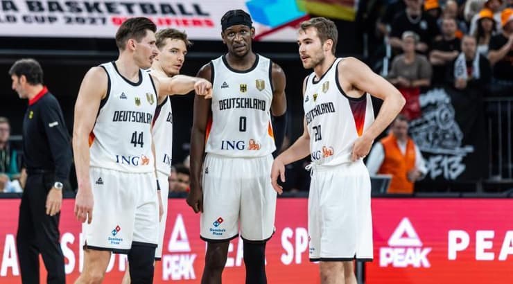 שחקני גרמניה מרוצים