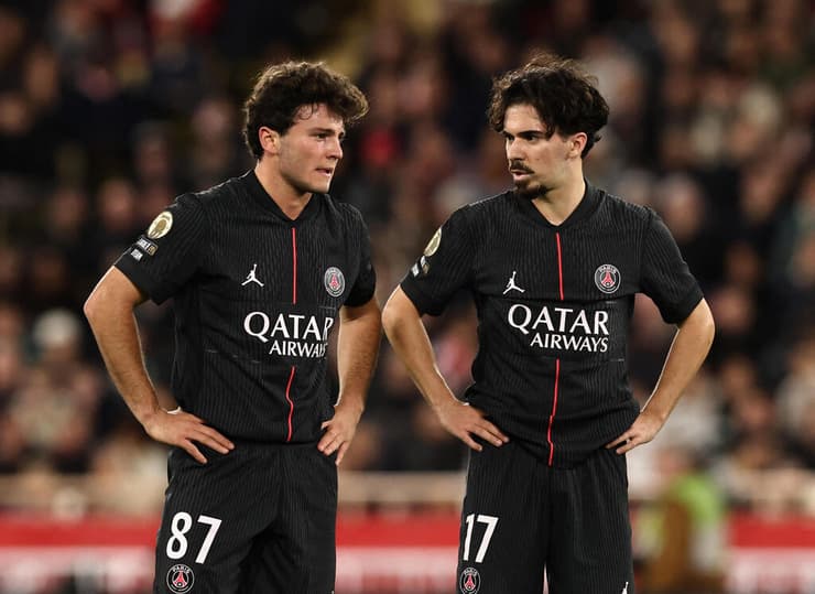 לא קל העונה. ויטניה וז'ואאו נבש (צילום: REUTERS/Manon Cruz) ויטניה וז'ואאו נבש