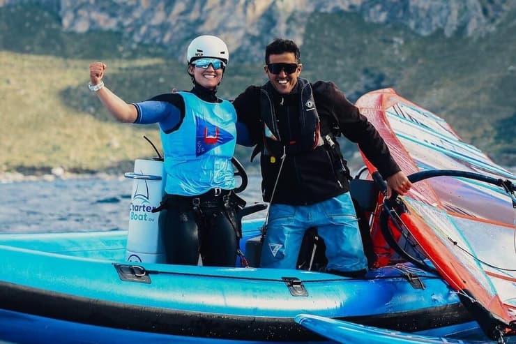 פלג לצד המאמן שחר צוברי